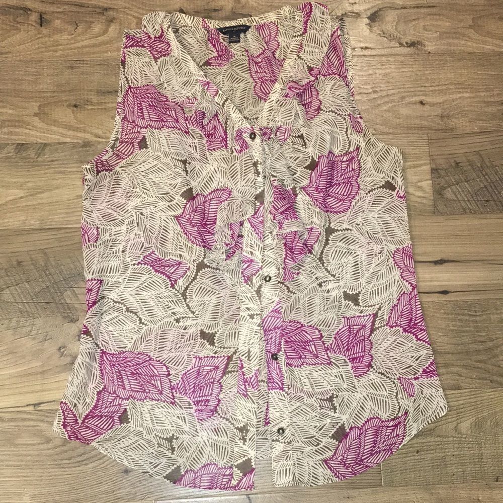 Banana Republic Sleeveless Ruffle front blouse top